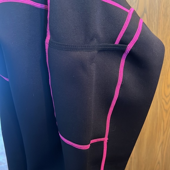 Woman Shorts - Picture 4 of 4